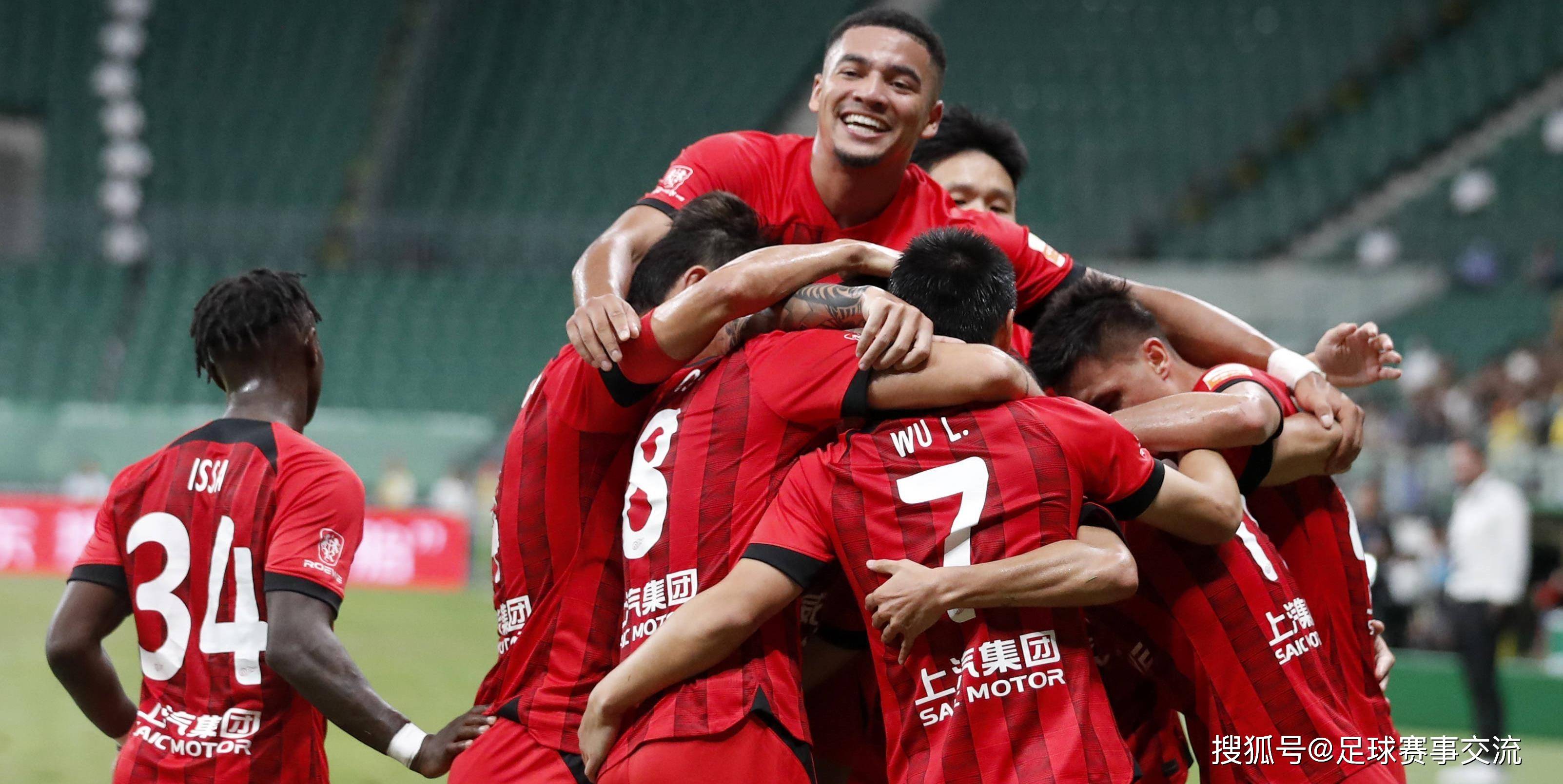 开云app下载-关于本菲卡训练开放日；冲刺阶段队长鼓劲引欢呼；亚冠在即；医务组通报恢复的信息